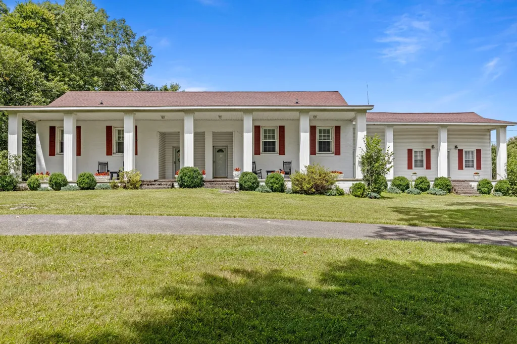 7055 Mooneyham Lonewood Road Spencer TN 38585