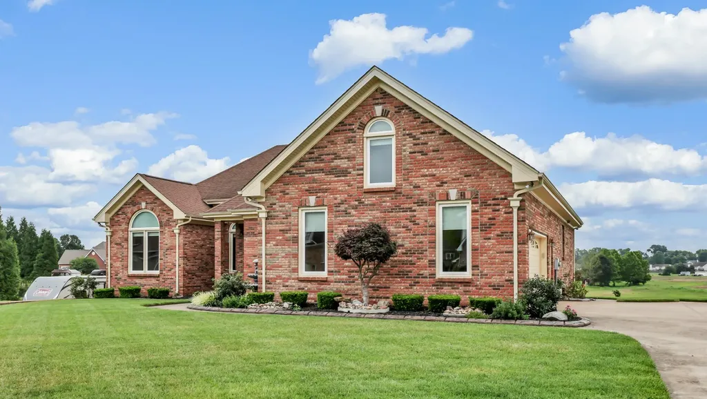 4267 N Woodstock Drive Clarksville TN 37040