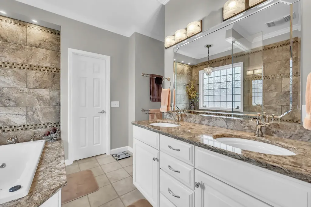 4267 N Woodstock Drive Clarksville TN 37040