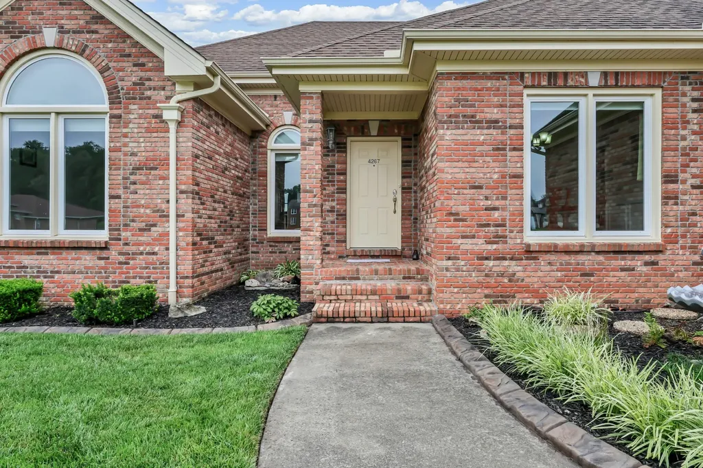 4267 N Woodstock Drive Clarksville TN 37040