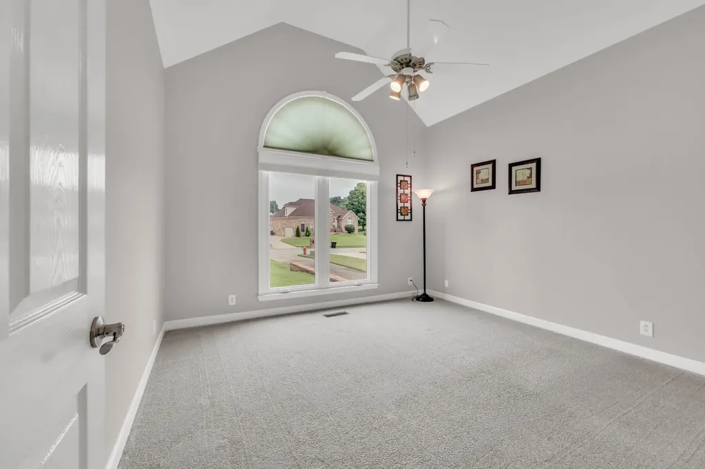 4267 N Woodstock Drive Clarksville TN 37040