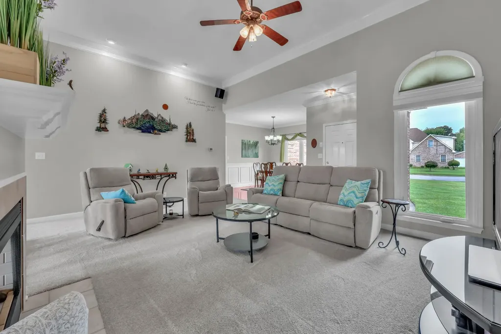 4267 N Woodstock Drive Clarksville TN 37040
