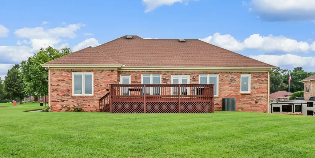 4267 N Woodstock Drive Clarksville TN 37040