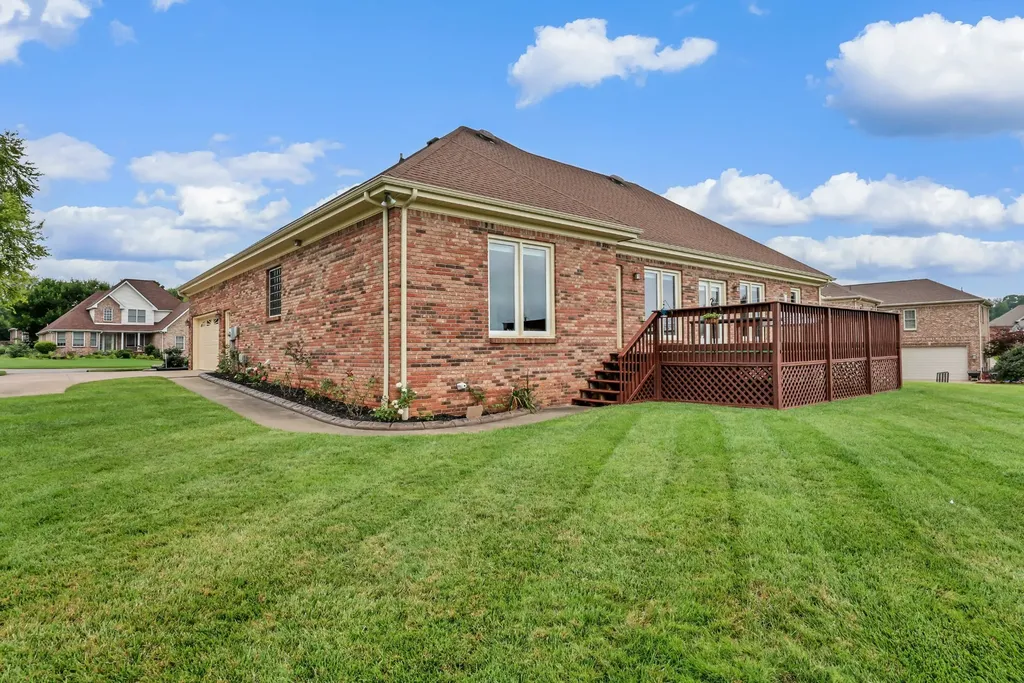 4267 N Woodstock Drive Clarksville TN 37040