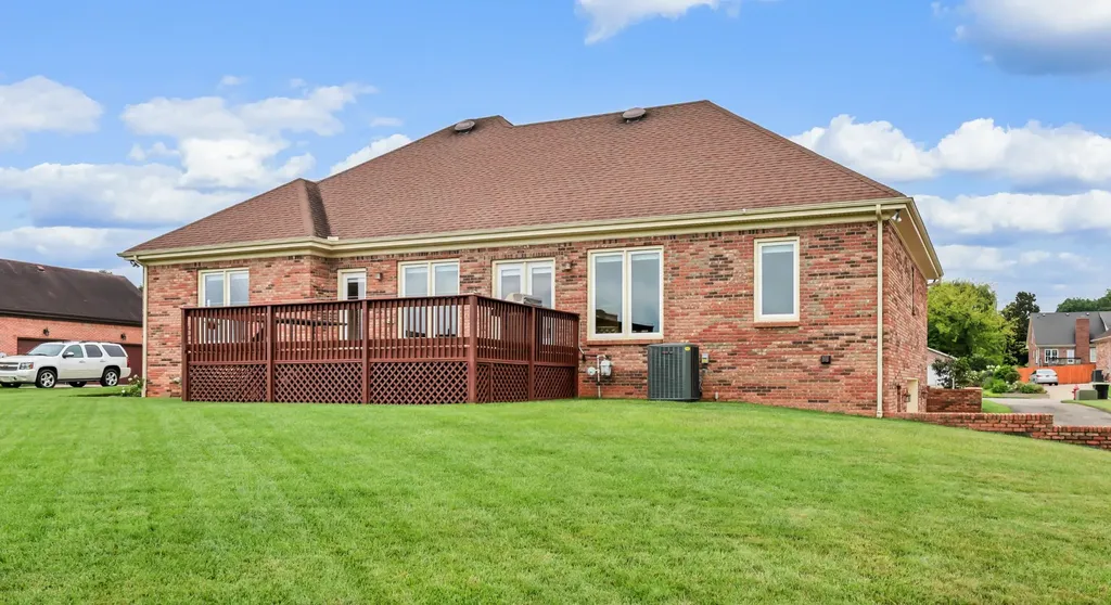 4267 N Woodstock Drive Clarksville TN 37040