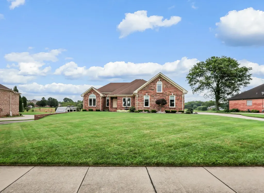 4267 N Woodstock Drive Clarksville TN 37040