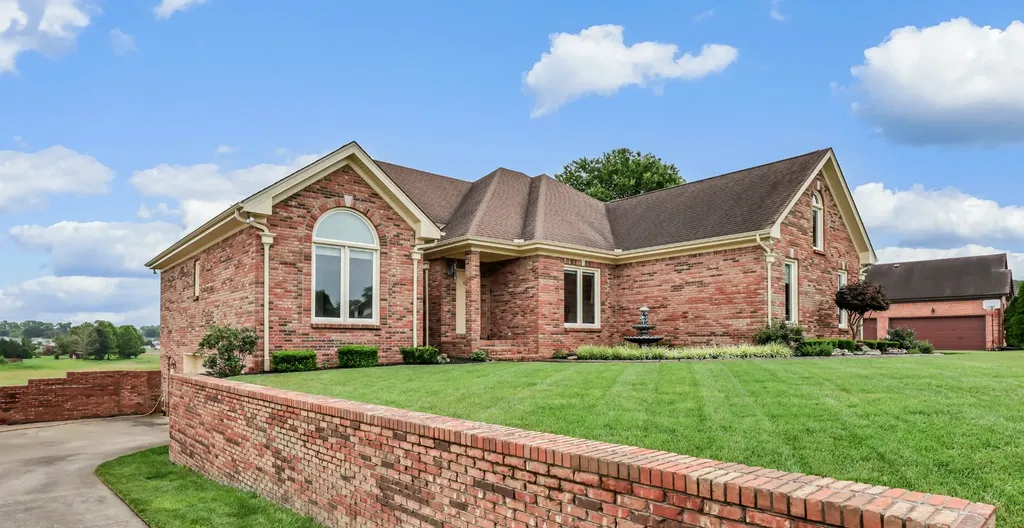 4267 N Woodstock Drive Clarksville TN 37040