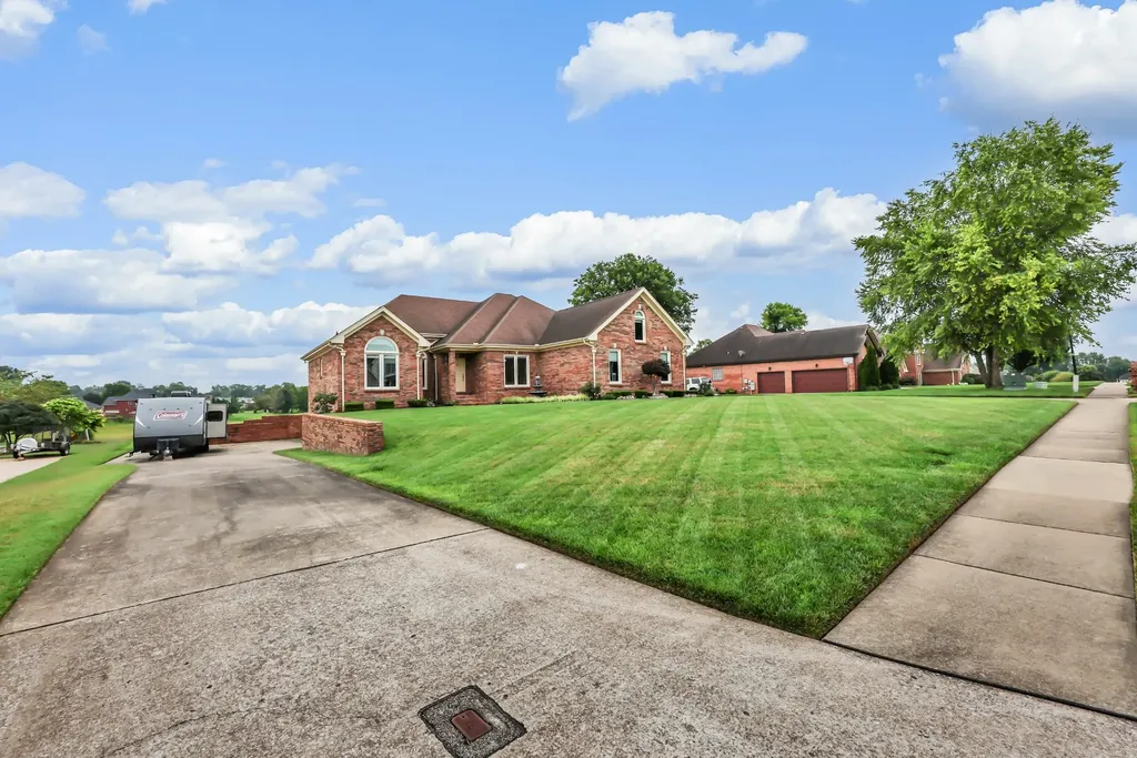 4267 N Woodstock Drive Clarksville TN 37040