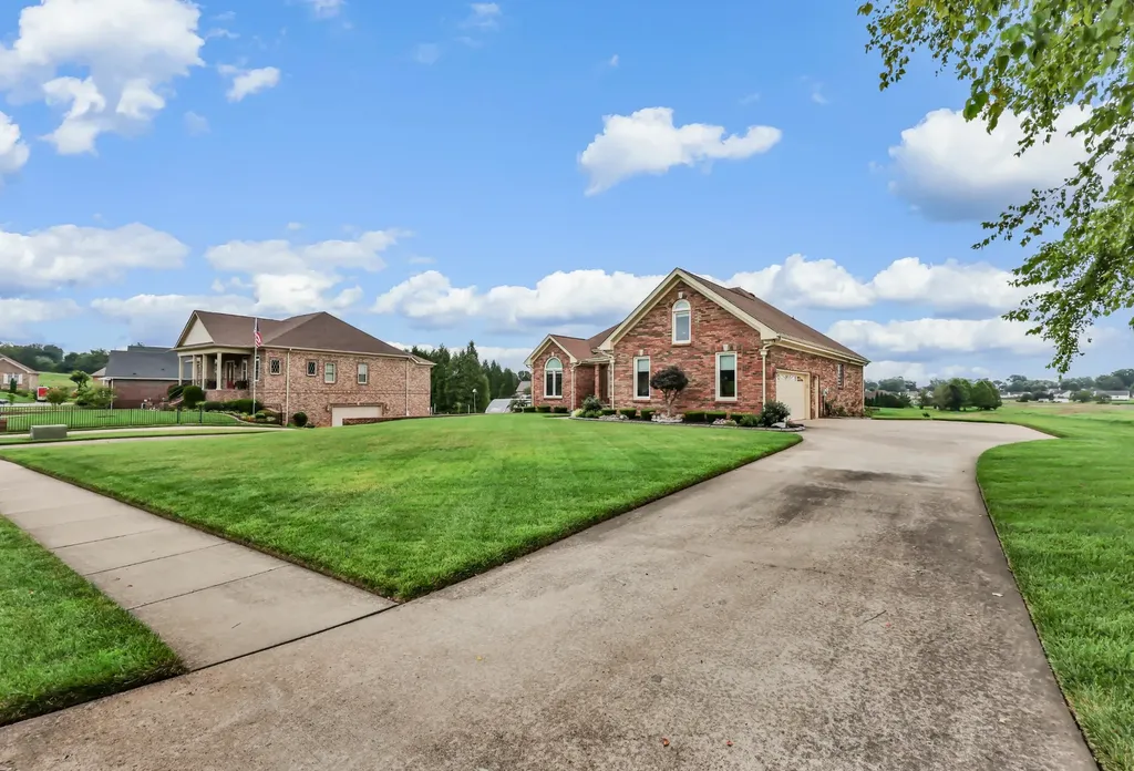 4267 N Woodstock Drive Clarksville TN 37040