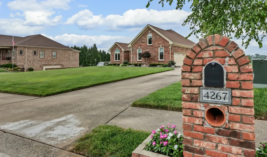 4267 N Woodstock Drive Clarksville TN 37040
