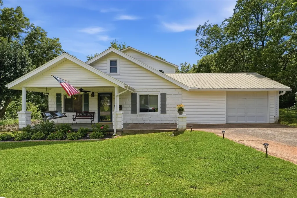 214 Cullum Avenue Dickson TN 37055