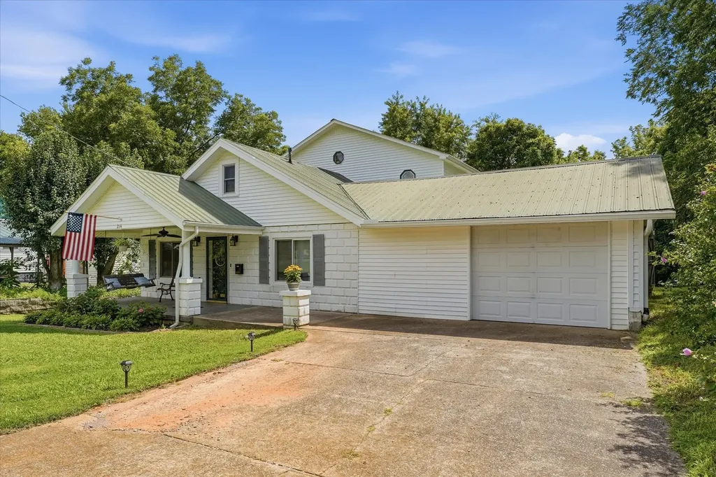 214 Cullum Avenue Dickson TN 37055