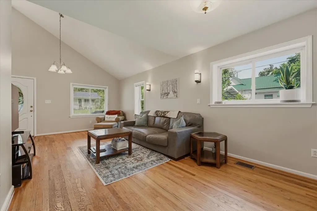 214 Cullum Avenue Dickson TN 37055