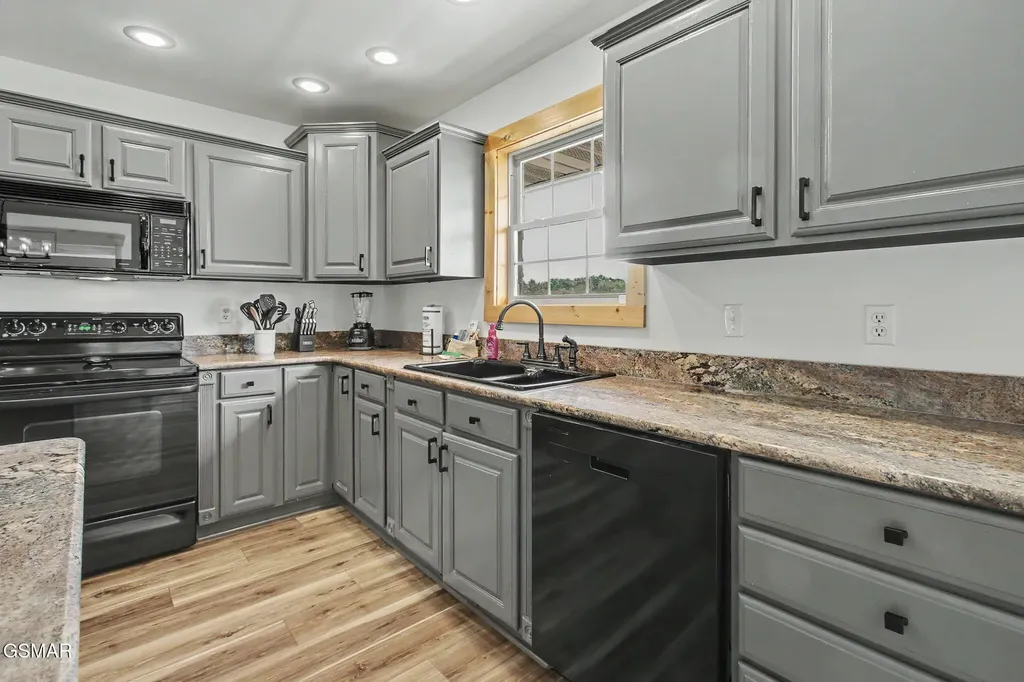 1820 Harbor Hills Lane Dandridge TN 37725