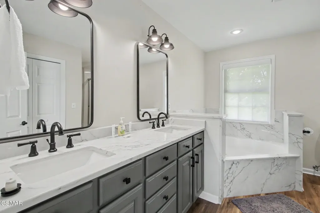 1820 Harbor Hills Lane Dandridge TN 37725