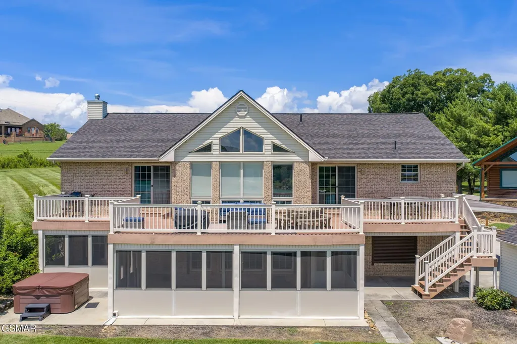 1820 Harbor Hills Lane Dandridge TN 37725