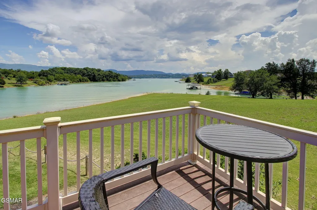 1820 Harbor Hills Lane Dandridge TN 37725