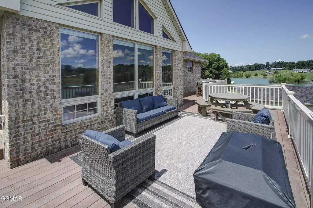 1820 Harbor Hills Lane Dandridge TN 37725