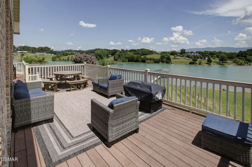 1820 Harbor Hills Lane Dandridge TN 37725