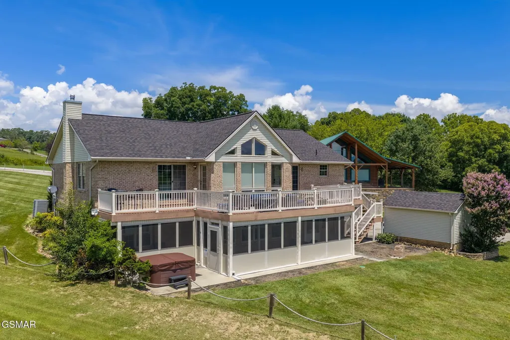 1820 Harbor Hills Lane Dandridge TN 37725