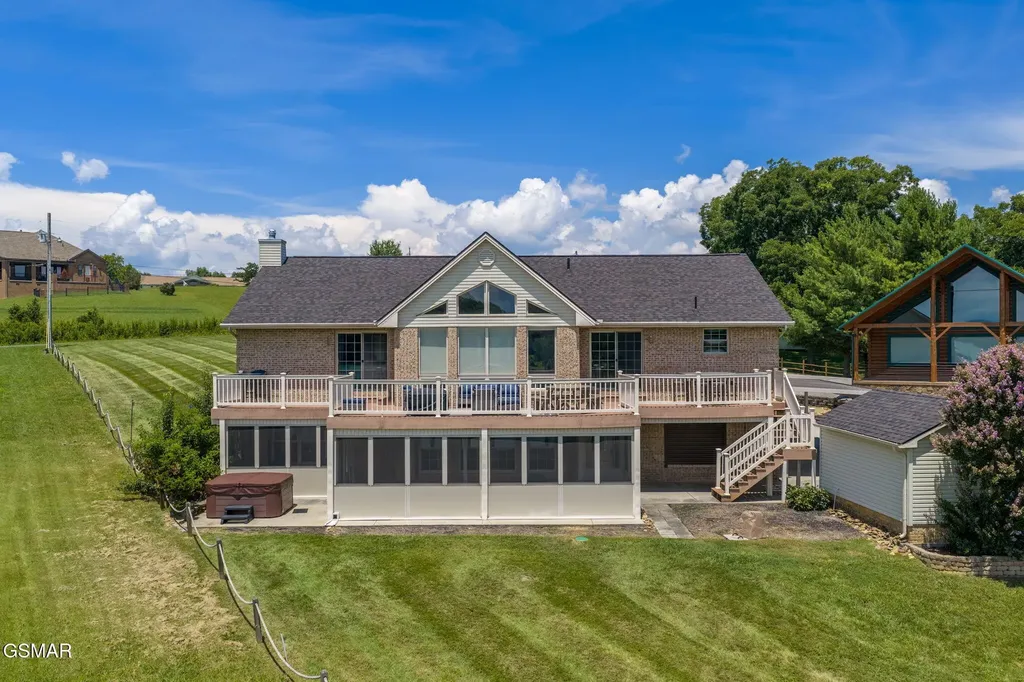 1820 Harbor Hills Lane Dandridge TN 37725