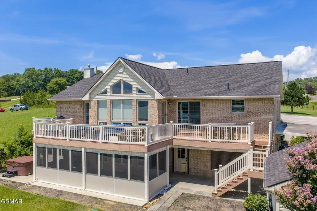 1820 Harbor Hills Lane Dandridge TN 37725