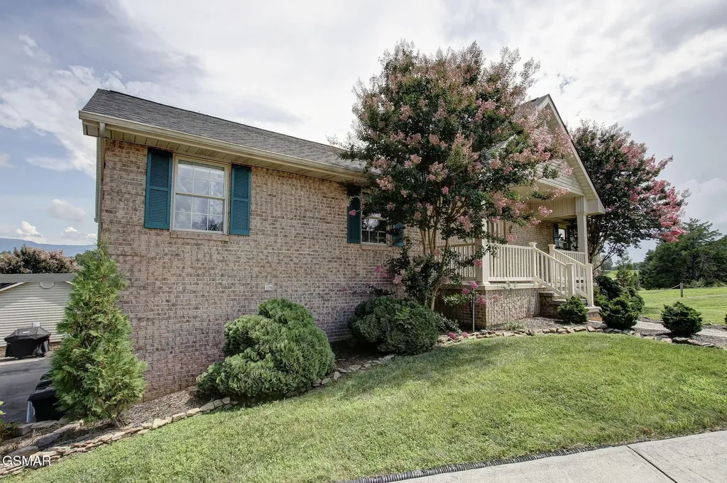 1820 Harbor Hills Lane Dandridge TN 37725