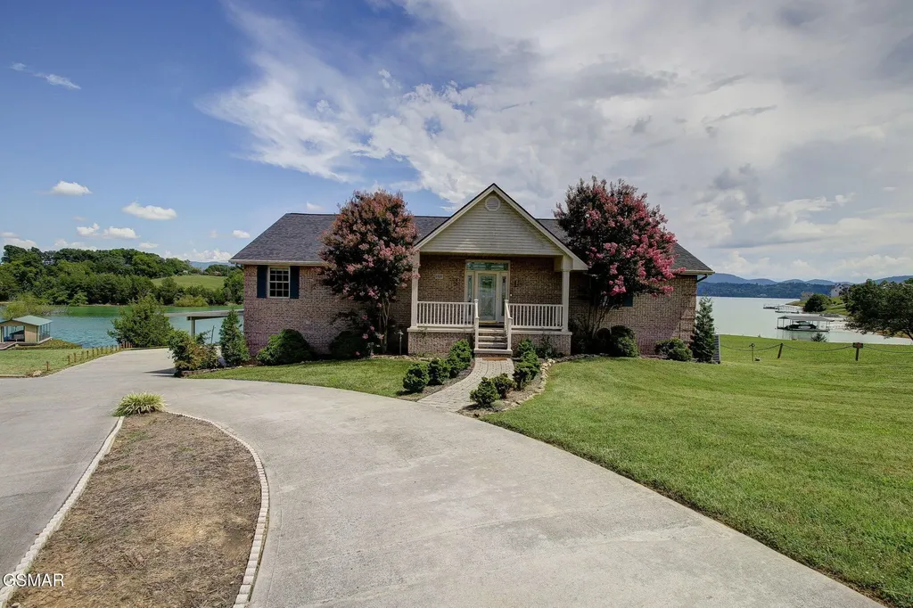 1820 Harbor Hills Lane Dandridge TN 37725