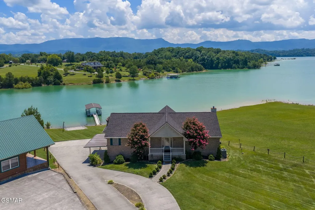 1820 Harbor Hills Lane Dandridge TN 37725