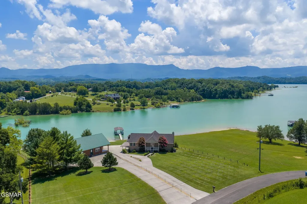 1820 Harbor Hills Lane Dandridge TN 37725