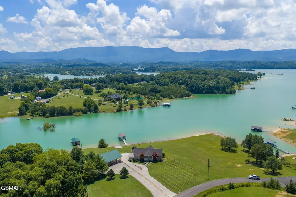 1820 Harbor Hills Lane Dandridge TN 37725