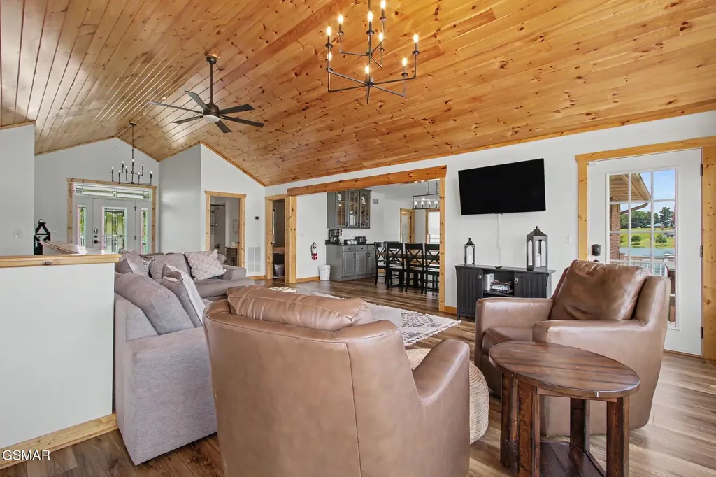 1820 Harbor Hills Lane Dandridge TN 37725