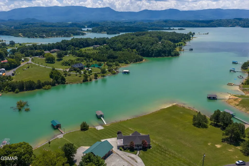 1820 Harbor Hills Lane Dandridge TN 37725