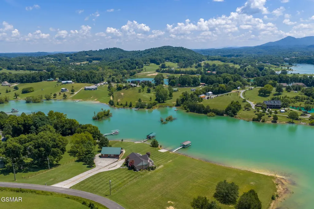 1820 Harbor Hills Lane Dandridge TN 37725