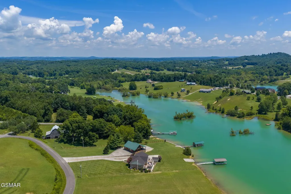 1820 Harbor Hills Lane Dandridge TN 37725