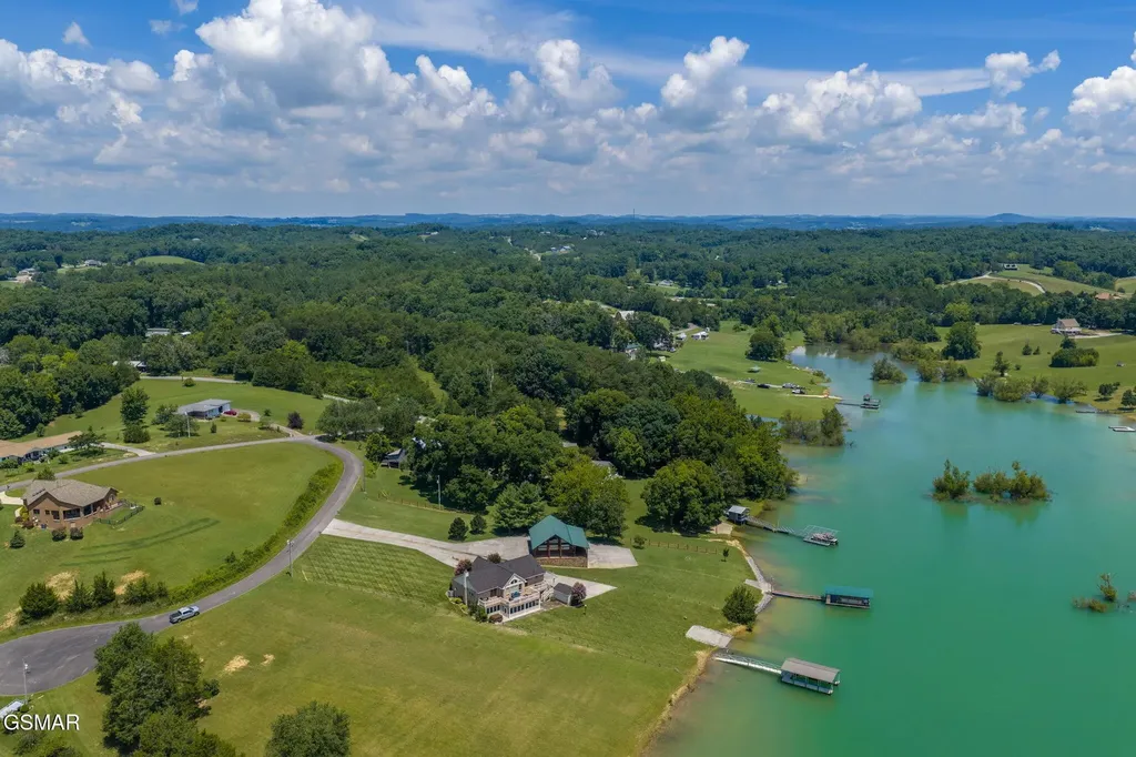 1820 Harbor Hills Lane Dandridge TN 37725