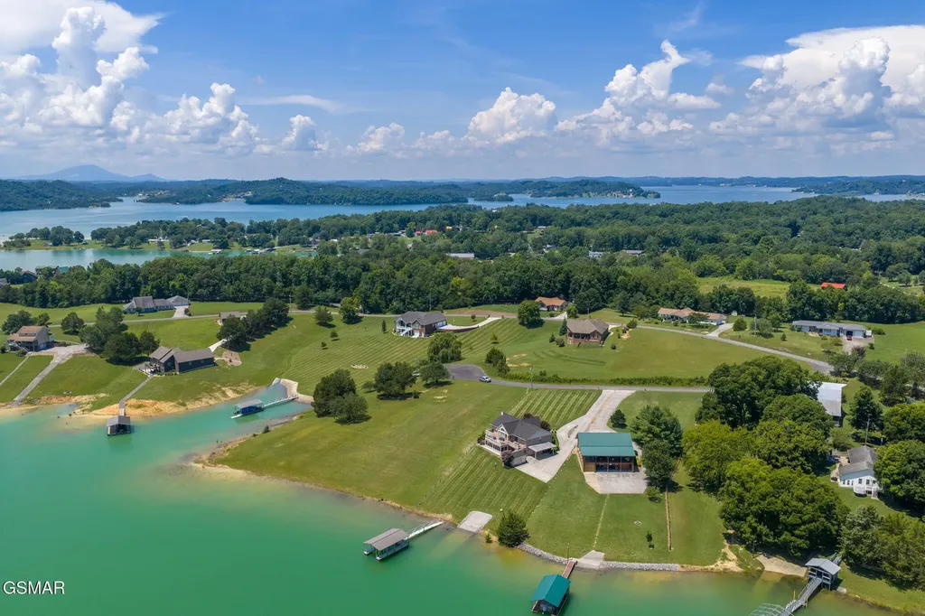 1820 Harbor Hills Lane Dandridge TN 37725