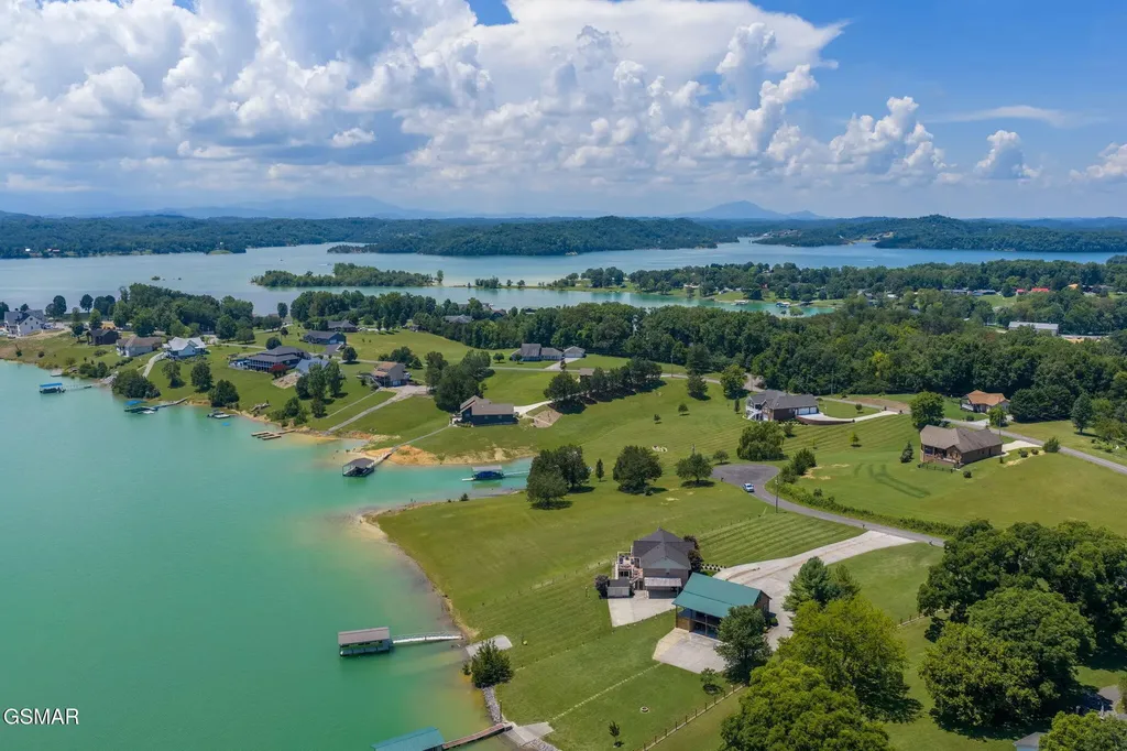 1820 Harbor Hills Lane Dandridge TN 37725