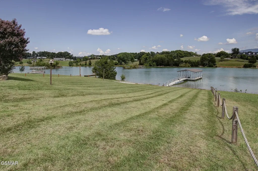 1820 Harbor Hills Lane Dandridge TN 37725