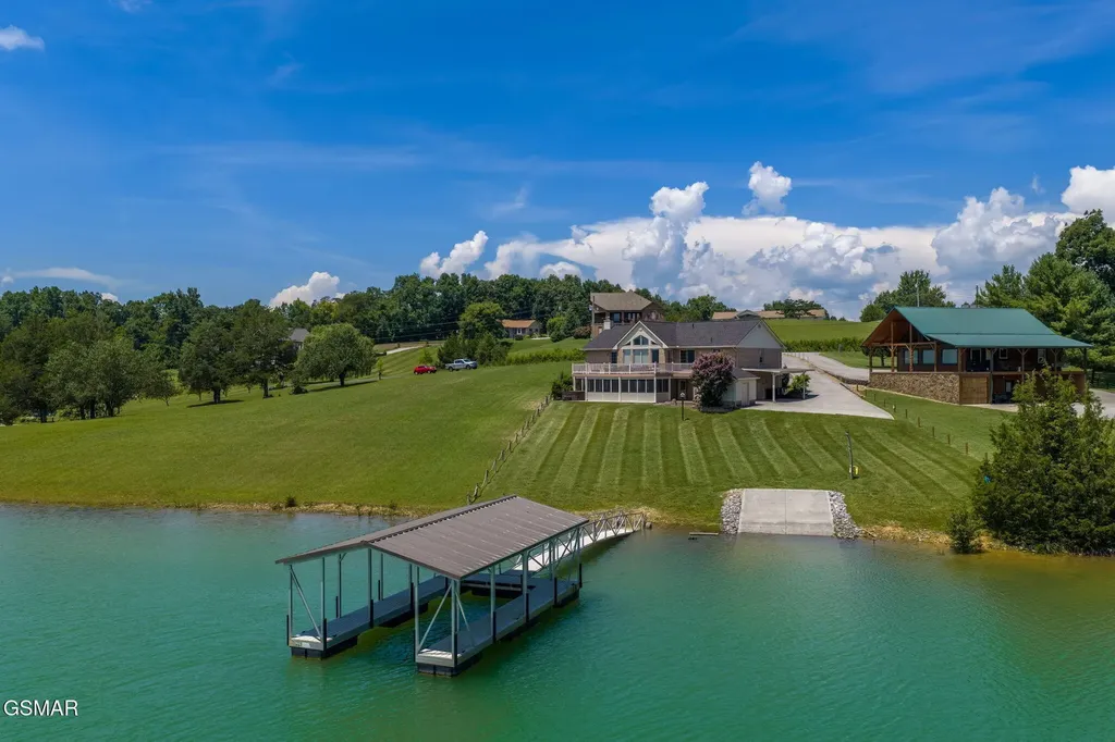 1820 Harbor Hills Lane Dandridge TN 37725