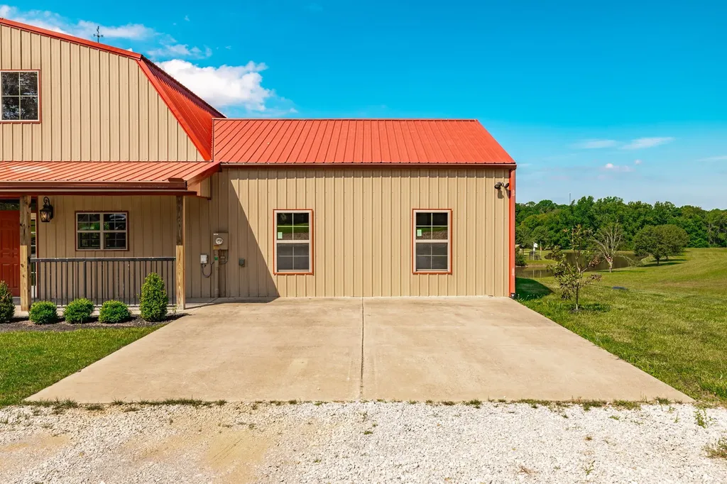 2726 New Hall Road Greenbrier TN 37073