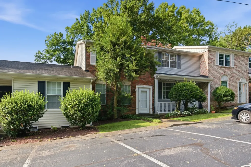 211 Oak Grove Drive Nashville TN 37217