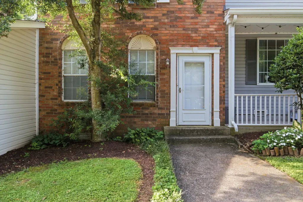 211 Oak Grove Drive Nashville TN 37217