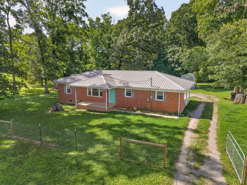 83 W Point Drive Fayetteville TN 37334