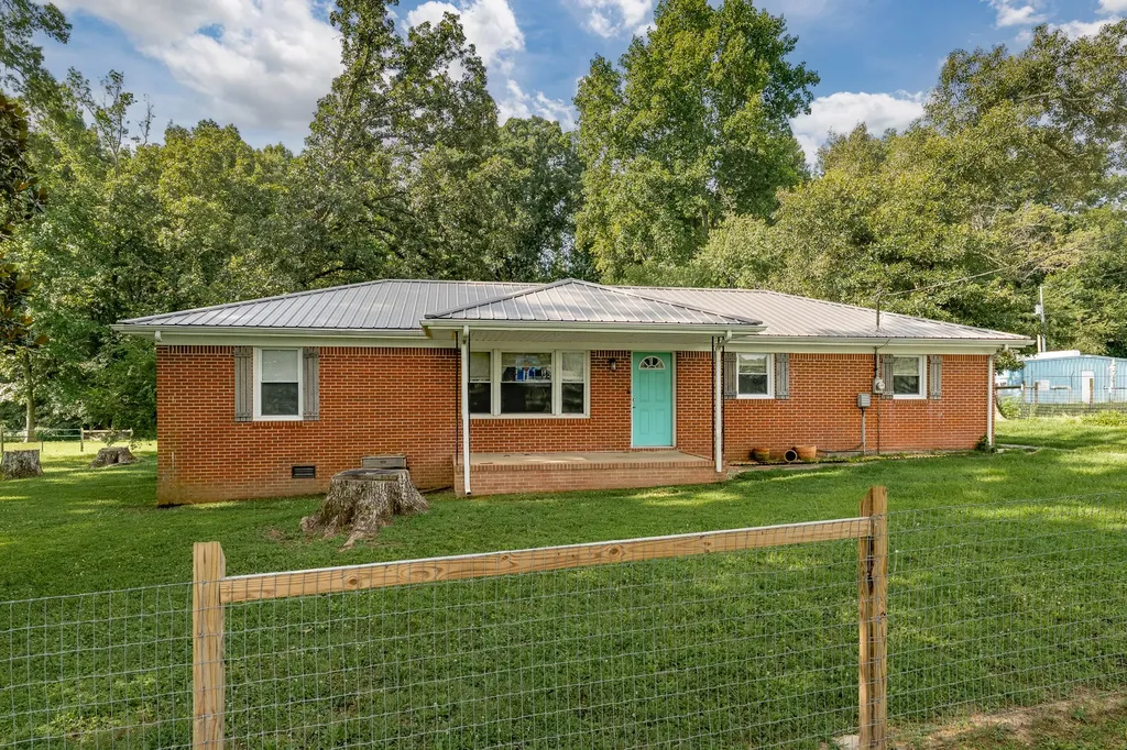 83 W Point Drive Fayetteville TN 37334