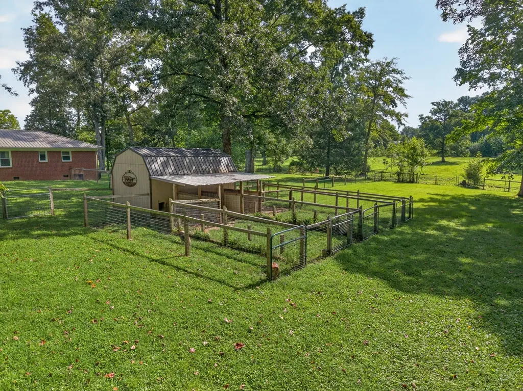 83 W Point Drive Fayetteville TN 37334
