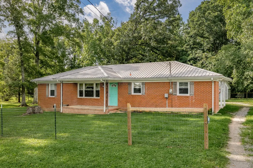 83 W Point Drive Fayetteville TN 37334