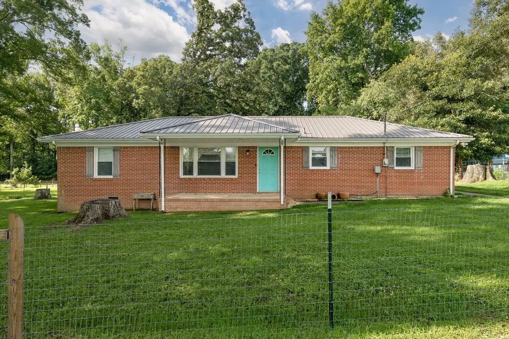 83 W Point Drive Fayetteville TN 37334