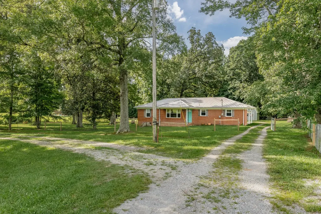 83 W Point Drive Fayetteville TN 37334