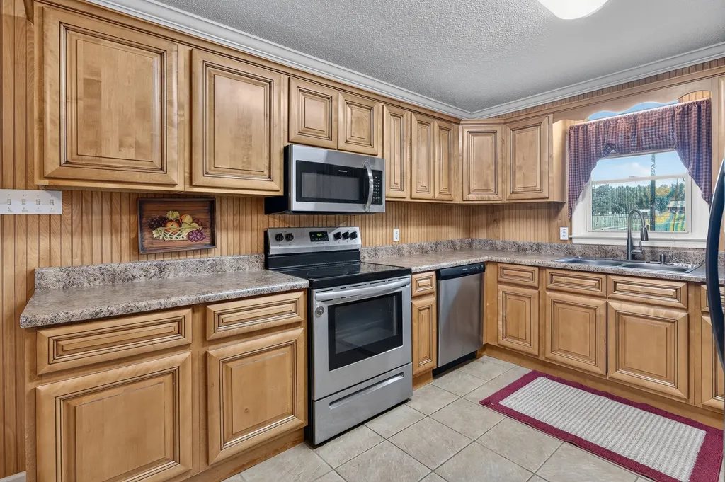 83 W Point Drive Fayetteville TN 37334